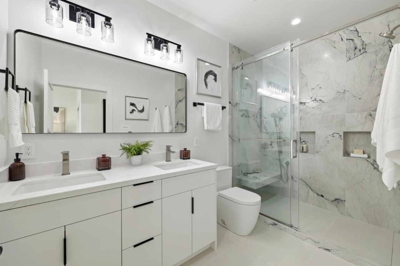 Primary En Suite Bathroom