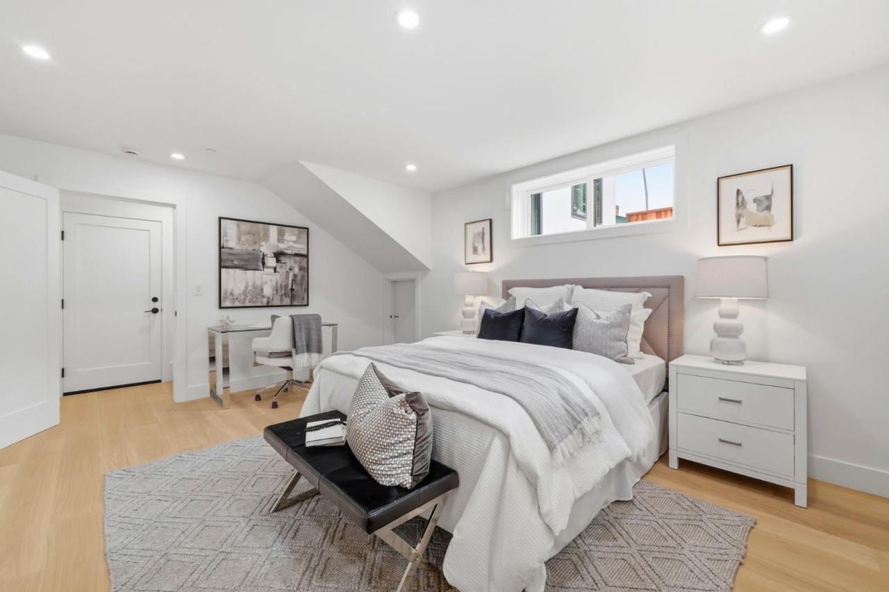 Lower-level En Suite Alternate View